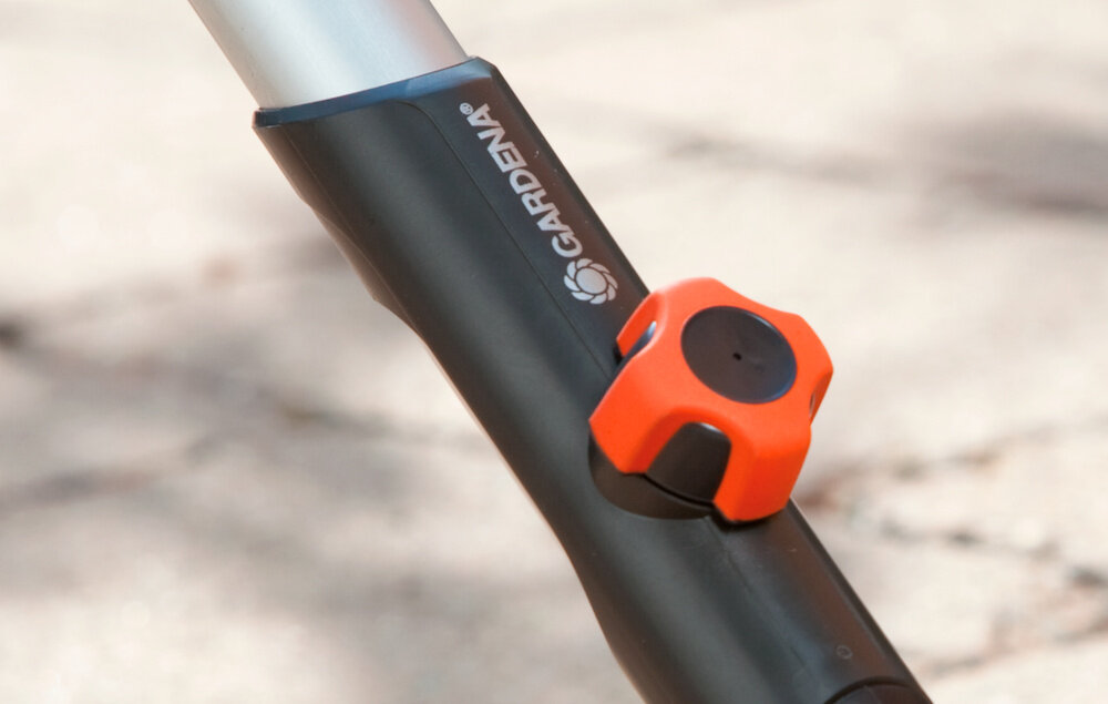 Szczotka GARDENA Combisystem 3605-20 solidne trwale laczenie z trzonkiem przykrecic stabilnosc precyzja pracy sprzatanie szybkie proste efektywne