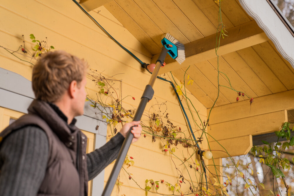 Szczotka GARDENA Combisystem 3634-20 rodzina GARDENA Combisystem laczenie z dowolnym trzonkiem zaleca sie polacznie z trzonkiem teleskopowym czyszczenia na wysokosci do 5 metrow bezpiecznie wygodnie