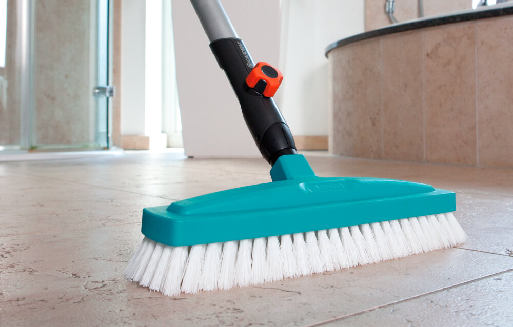 Szczotka GARDENA 3639-20 solidne trwale laczenie z trzonkiem przykrecic stabilnosc precyzja pracy sprzatanie szybkie proste efektywne