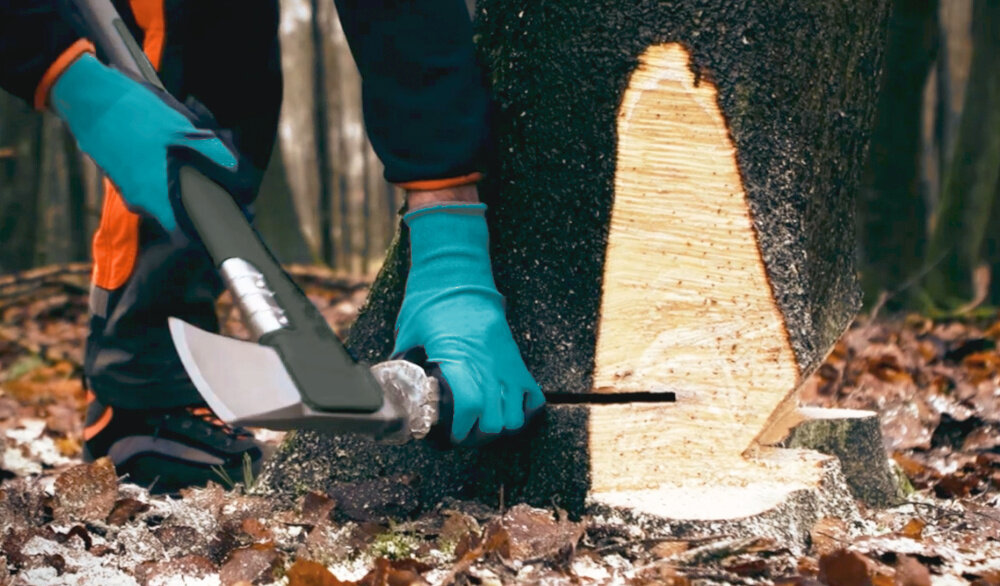 Siekiera uniwersalna GARDENA 8713-48 0.9 kg trzonek z wytrzymalego poliamidu wzmocnionego wloknem szklanym odpornosc na uszkodzenia funkcja mlotka funkcjonalnosc
