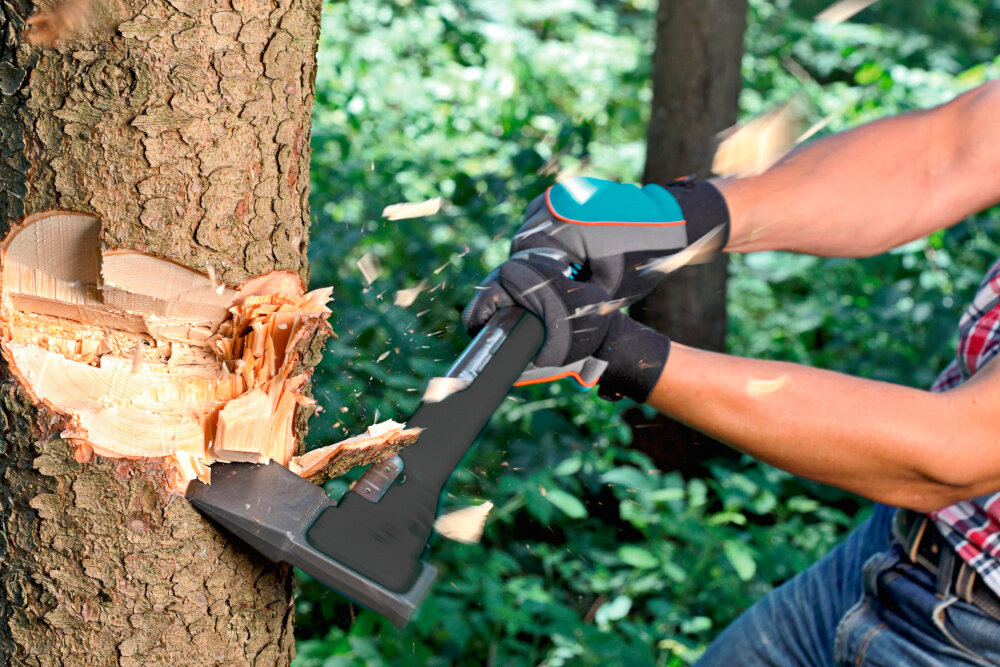 Siekiera uniwersalna GARDENA 8716-48 1.4 kg trzonek z wytrzymalego poliamidu wzmocnionego wloknem szklanym odpornosc na uszkodzenia funkcja mlotka funkcjonalnosc