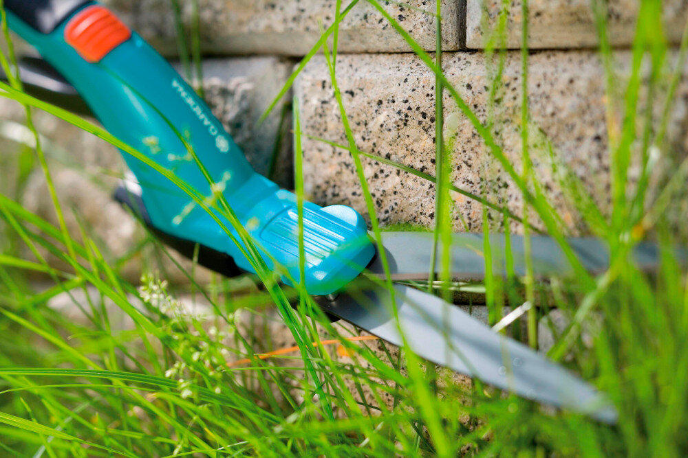 Nożyce do trawy GARDENA 8733-29 faliste ostrze dlugosc 130 mm hartowane powloka antyadhezyjna ocynkowane rowna sila ciecia na dalej dlugosci dlugie uzytkowanie narzedzia odpornosc na korozje wysoka wytrzmalosc
