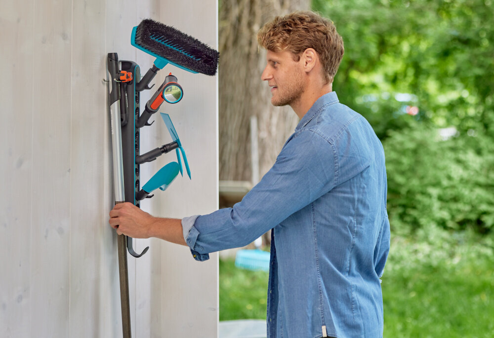 Trzonek przedłużający GARDENA Combisystem 8900-20 78 cm zintegrowany hak do powieszenia latwe bezpieczne przechowywanie trzonek w zasiegu reki uporzadkowana przestrzen unikniecie balaganu i uszkodzen trzonka