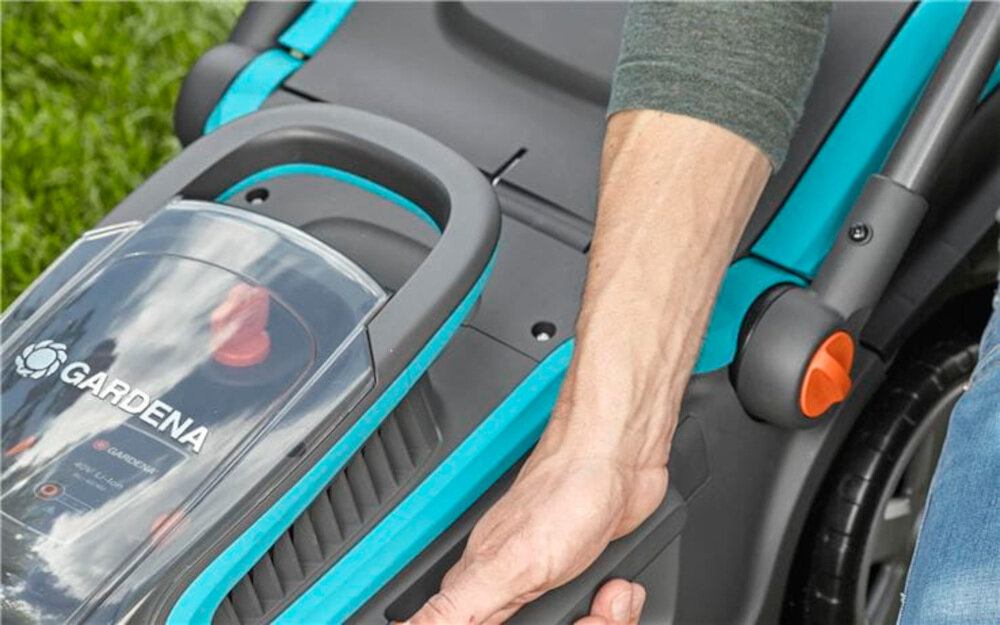 Kosiarka akumulatorowa GARDENA PowerMax Li-40-37 system CnC funkcja QuickFit dziesięć poziomów nacisnąć przekręcić boczne grzebienie do trawy