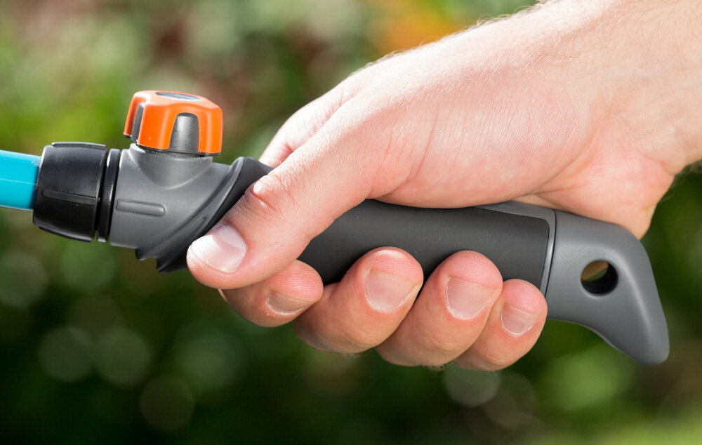 Motyczka GARDENA 8911-20 dlugosc 35,5 cm poreczna latwa w uzyciu ergonomiczna raczka powloka anttposlizgowa pewny chwyt wygodne bezpieczne uzytkowanie