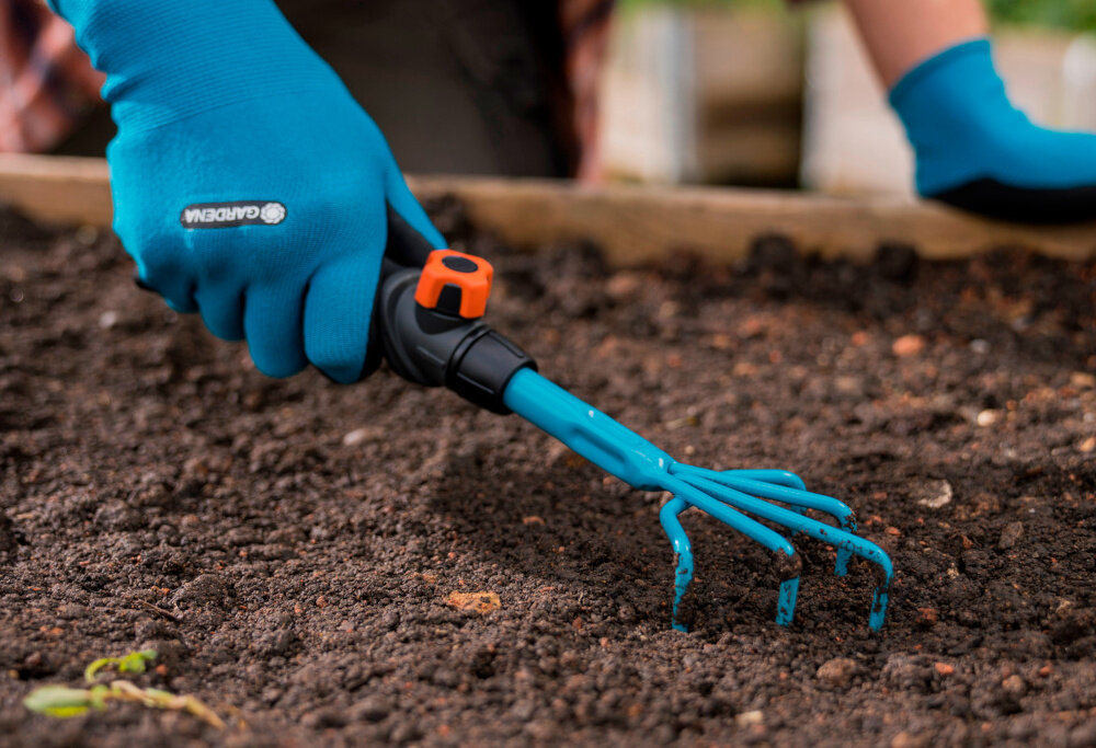 Pazurki ogrodnicze GARDENA 8923-20 szerokość 7 cm 5 zębów do spulchniania i napowietrzania gleby przygotowanie podloza usuniecie chwastow poprawa struktury gleby niewielkie lekkie waga 212 g wygodne w uzyciu