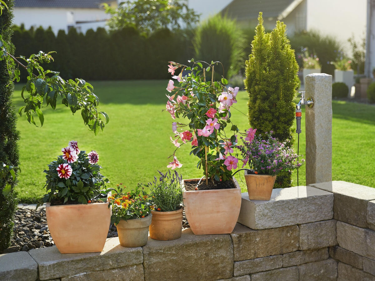 Zestaw do nawadniania GARDENA Micro-Drip-System 13000-20 (10 m), zasilanie, woda, wilgotność, nawadnianie, zestaw do nawadniania wśród donic z kwiatami na tarasie ogrodu