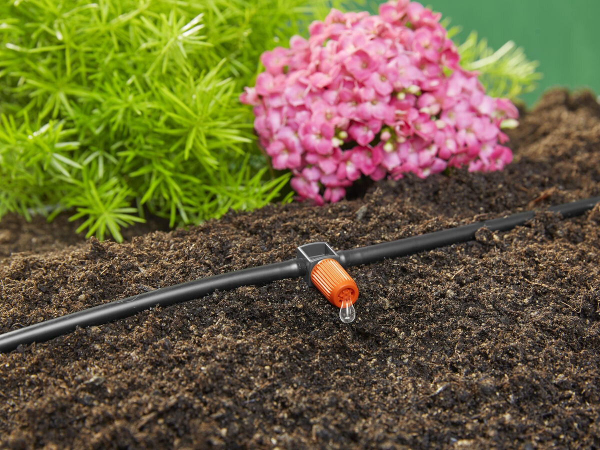 Zestaw do nawadniania GARDENA Micro-Drip-System 13000-20 (10 m), warunki, pogoda, balustrady, swoboda, linia kroplująca wśród roślinności na grządce