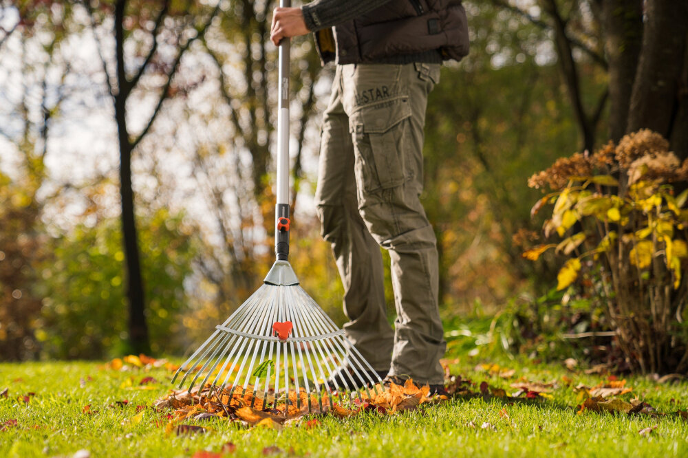 Grabie GARDENA 3103-20 do liści z ocynkowanej stali sprężynowej odporne na korozje i uszkodzenia 22 stalowe zeby sprawne sprzatanie duzych powierzchni