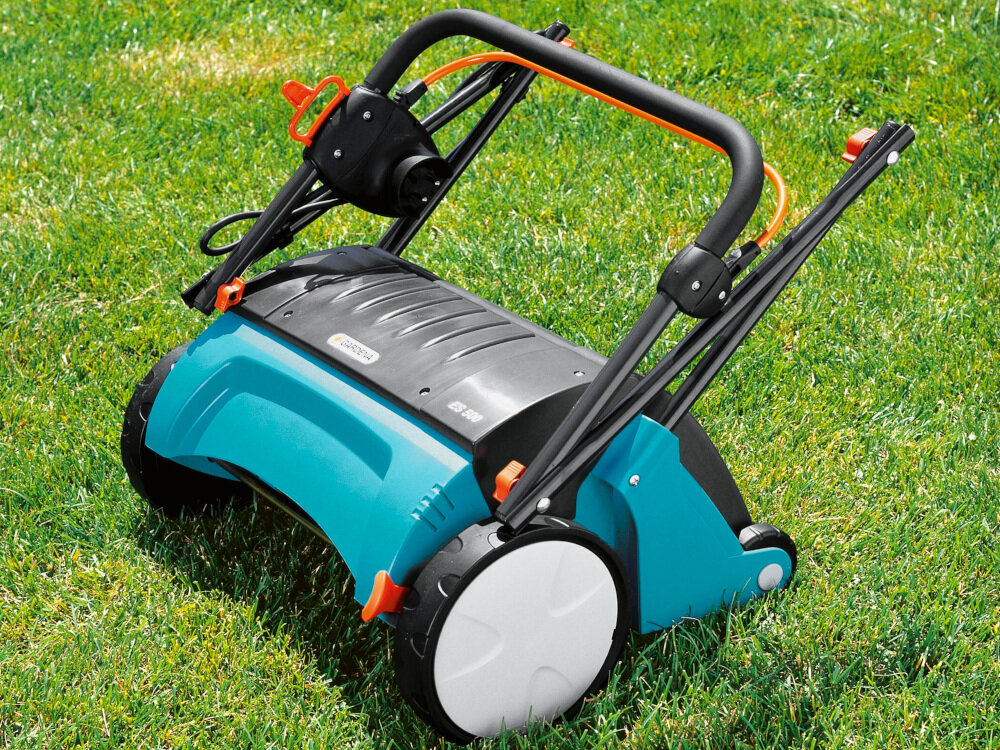 Wertykulator elektryczny GARDENA ES 500 niewielka masa waga 9,5 kg poziom mocy akustycznej 89 dB w zestawie instrukcja obsługi w polskiej wersji językowej karta gwarancyjna