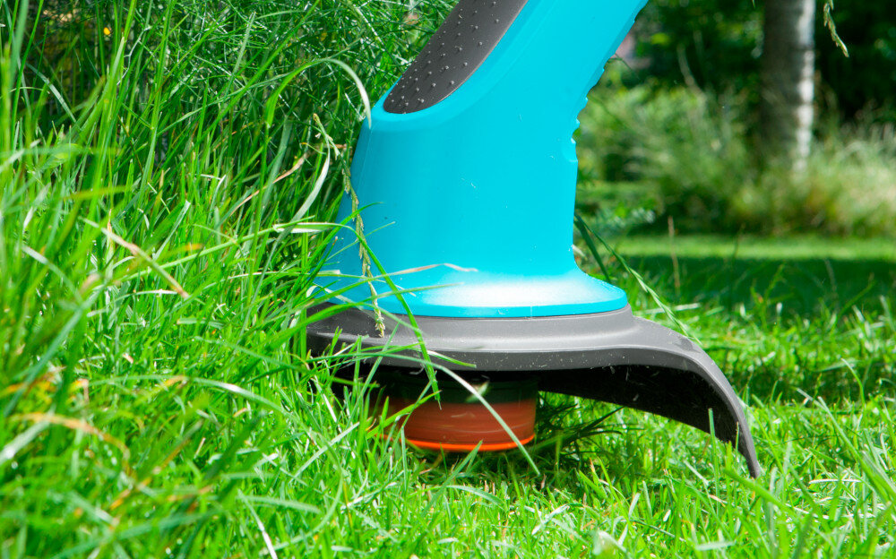 Podkaszarka elektryczna GARDENA SmallCut Plus 350-23 9806-20 wydajnosc wygodne uzytkowanie automatyczne podawanie zylki ciagle bezproblemowe koszenie optymalna dlugosc zylki szerokosc koszenia 23 cm