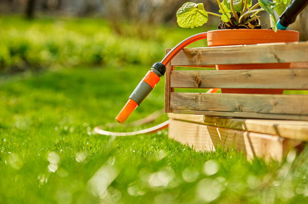 Wąż ogrodowy GARDENA Basic 3-4 cala 25 m 18143-29 odpornosc na promienie UV ochrona materialu odpornosc na mroz trwalosc w trudnych warunkach pogodowych zachowuje swoje wlasciwosci przez caly rok