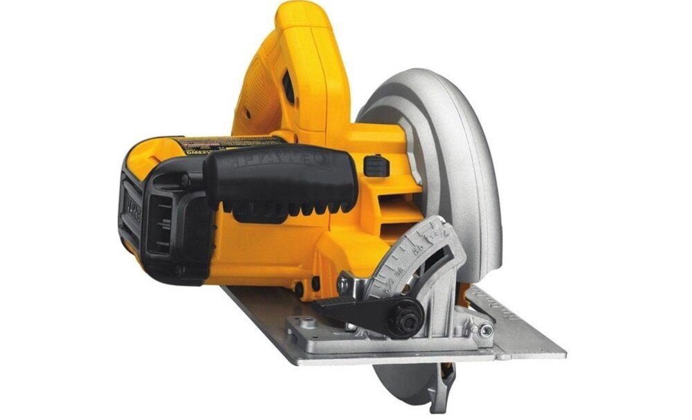 Pilarka tarczowa DEWALT DWE575K optymalne wazenie bezpieczna komfortowa praca oslona zabezpieczajaca optymalne odsysanie pylow do 95%