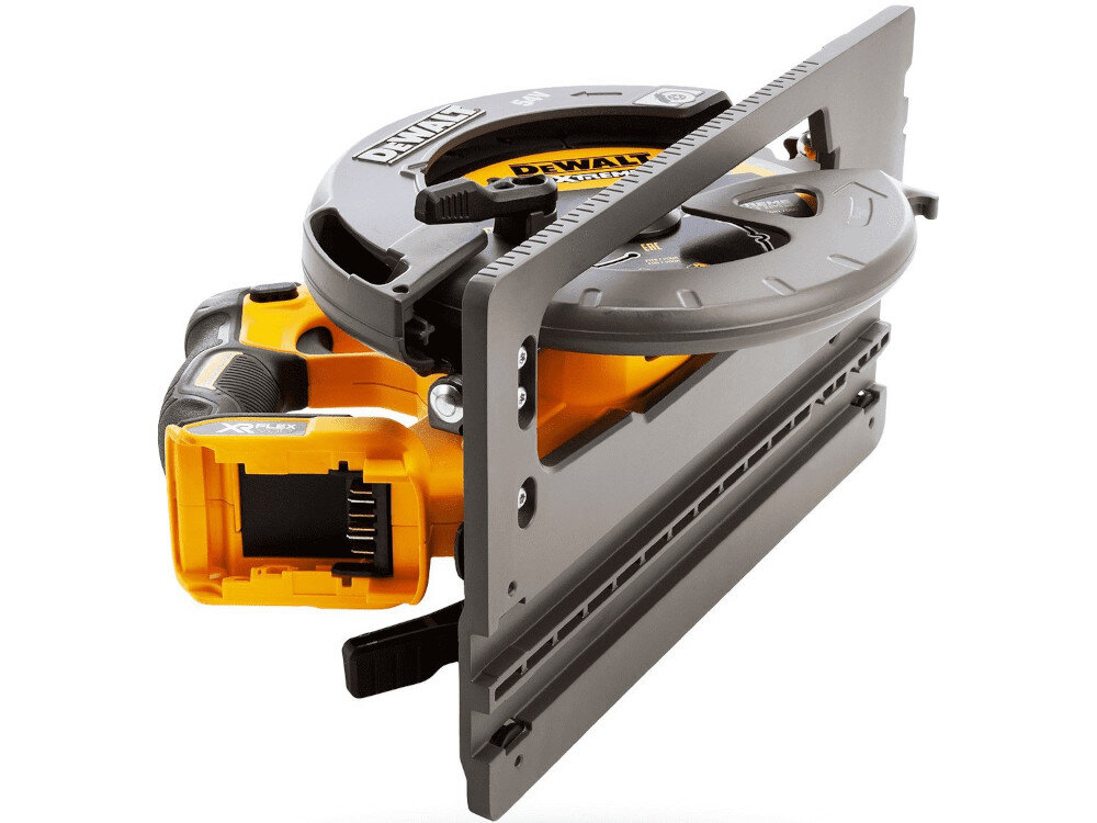 Pilarka tarczowa DEWALT DCS576N-XJ tarcza tnąca średnica 190 mm średnica otworu 30 mm do materiałów drewnopodobnych wszelkich typów drewna niewielka masa waga 3,7 kg stabilna konstrukcja