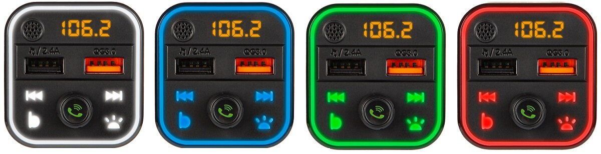 Cztery transmitery FM z wyświetlaczem pokazującym \'106.2\', różniące się kolorami podświetlenia: biały, niebieski, zielony i czerwony. Każdy posiada port USB, przyciski sterujące oraz symbol telefonu i muzyki.