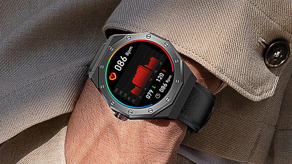 Na zdjęciu widoczny jest smartwatch z metalową kopertą i czarnym paskiem, wyświetlający dane dotyczące tętna: 086 bpm. Tło stanowi rękaw beżowego płaszcza z widocznym guzikiem.