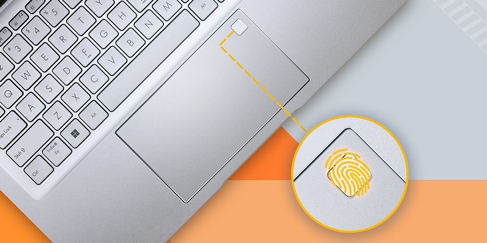 Obraz przedstawia klawiaturę i touchpad laptopa z zaznaczonym czytnikiem linii papilarnych. W powiększeniu widoczny jest symbol odcisku palca na przycisku czytnika.