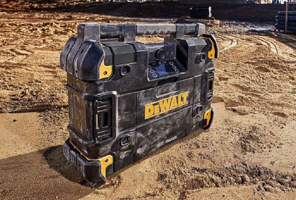 Radio budowlane DEWALT DWST1-81078-QW moc niezawodnosc muzyka podczas pracy