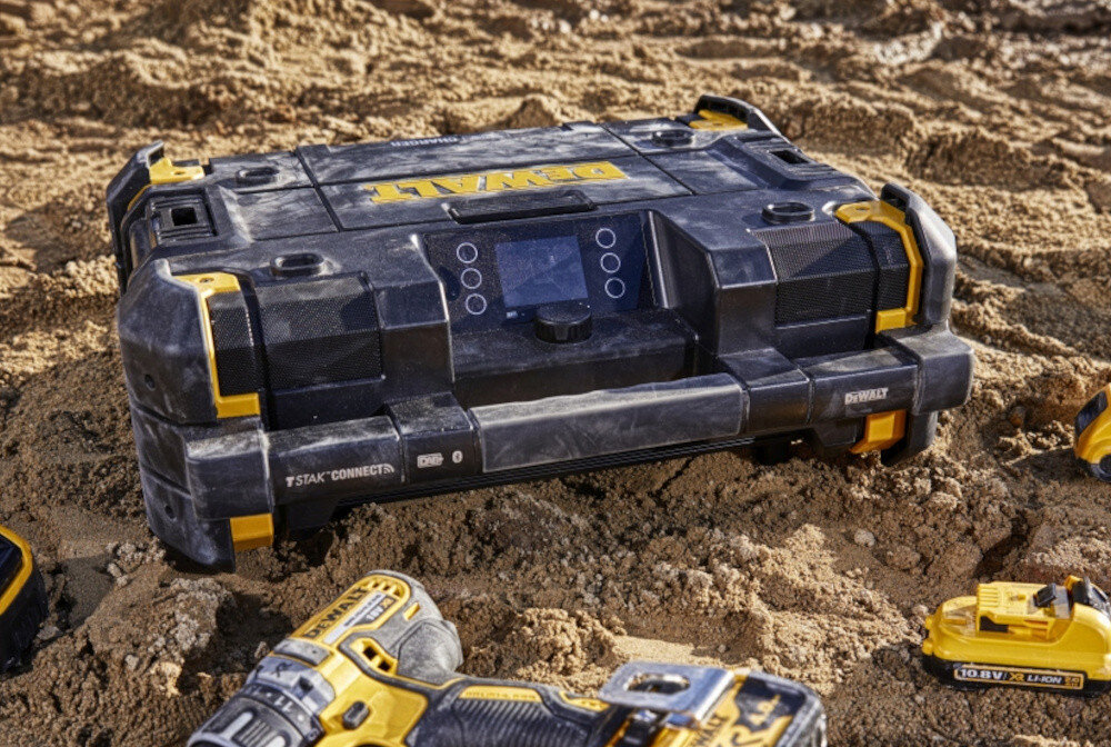 Radio budowlane DEWALT DWST1-81078-QW klas ochrony IP54 odpornosc na kurz i zachlapania ochrona przedzialow zasilania