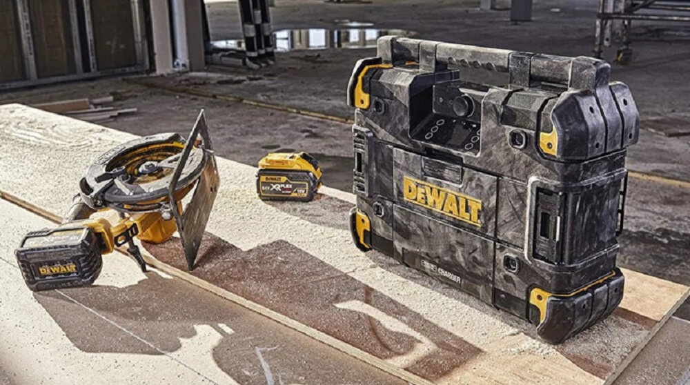 Radio budowlane DEWALT DWST1-81078-QW pamiec na 12 programow FM szybki dostep do ulubionych stacji radiowych