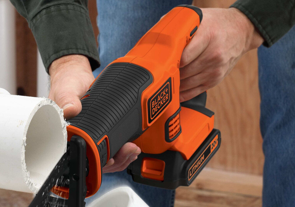 Piła szablasta BLACK & DECKER BDCR18-QW niewielka masa waga 1,8 kg zasilana poprzez akumulator wysokiej jakości sprzęt budowlano-remontowy