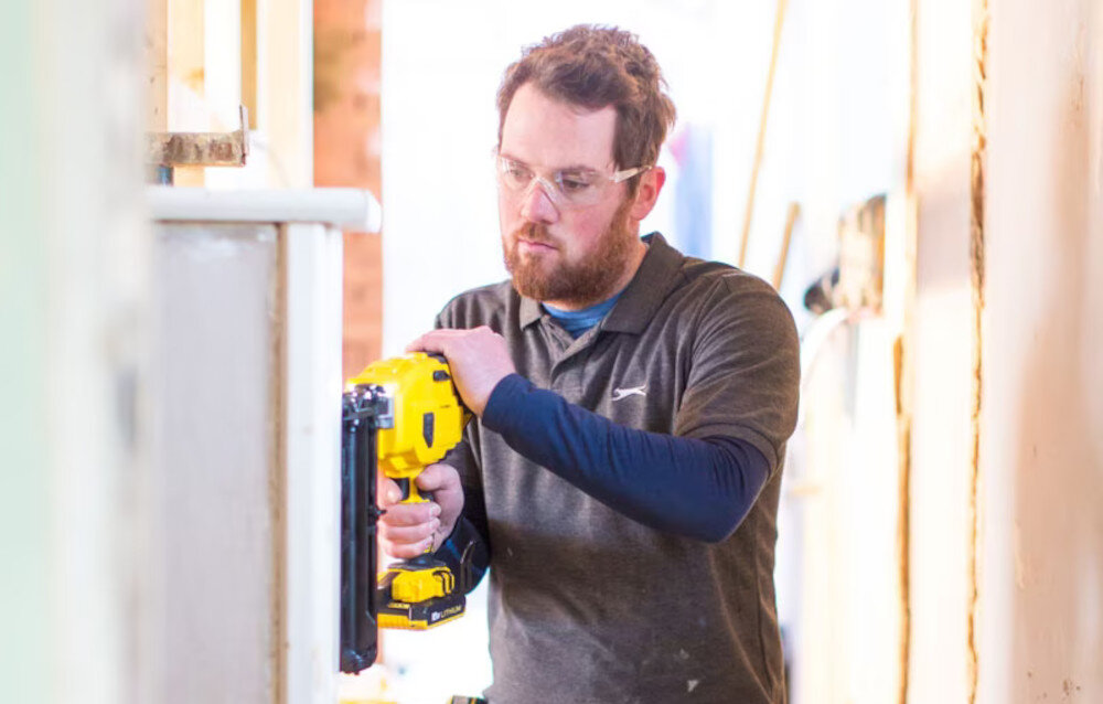 Gwoździarka STANLEY FMC792D2-QW dioda LED diodowy wskaźnik uszkodzenia