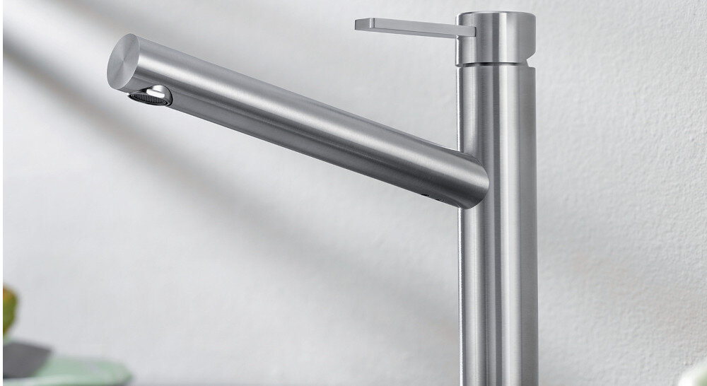 Bateria BLANCO Ambis 523118 Stal szlachetna obrotowa wylewka 360° swoboda ruchu pełen zakres obrotu kierowanie strumienia wody Większy promień działania większy komfort pracy