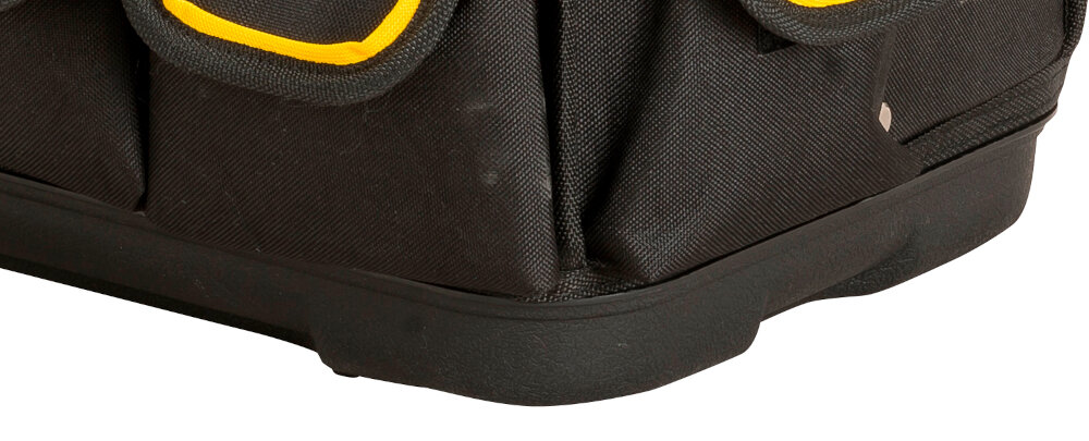 Torba narzędziowa STANLEY Fatmax FMST1-70719 białe tło zbliżenie na spód torby spód z wysokiej jakości tworzywa sztucznego odporność na działanie wilgoci i zabrudzeń chroni narzędzia przed wodą i błotem