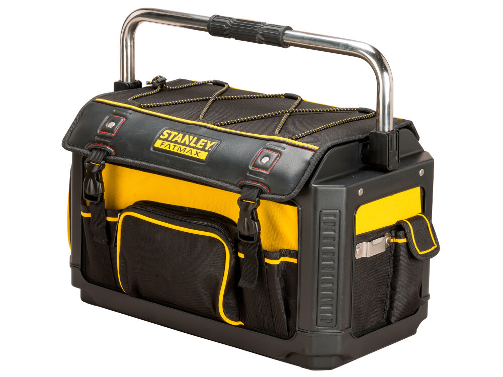 Torba narzędziowa STANLEY Fatmax 1-79-213 torba na białym tle widoczna od przodu pod skosem uniesiony uchwyt dno torby wykonano z trwałego tworzywa sztucznego odpornego na wilgoć i zabrudzenia minimalizując ryzyko zawilgocenia narzędzi