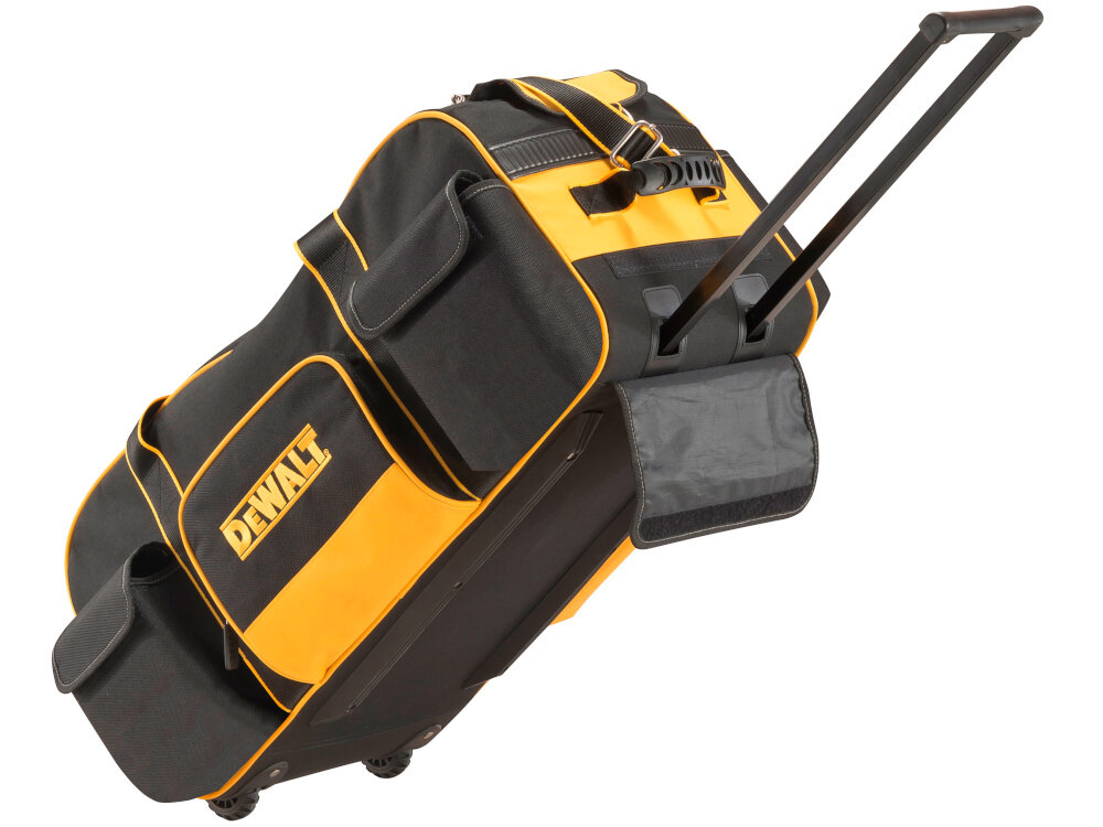 Torba narzędziowa DEWALT DWST1-79210 zamknięta torba ustawiona pionowo na białym tle widoczna od przodu pod skosem teleskopowa rączka ergonomiczne uchwyty pasek na ramię dwa ułożyskowane koła stabilne koła solidne uchwyty