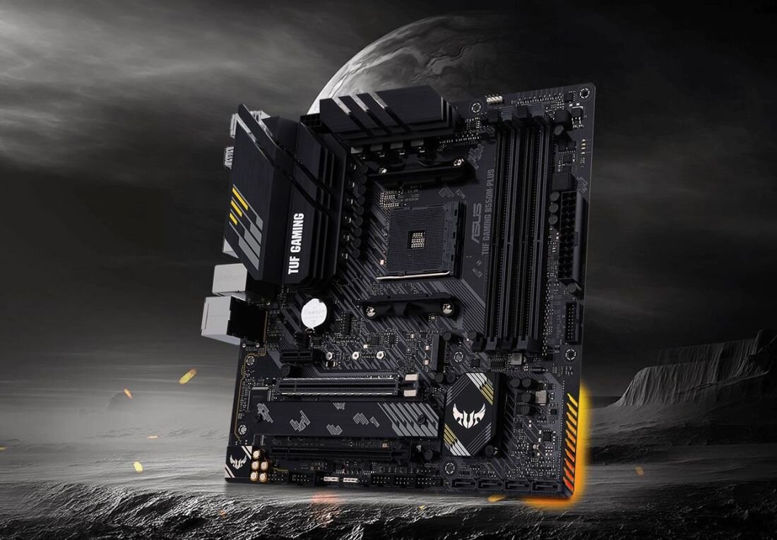 Płyta główna z oznaczeniami \'TUF GAMING\' i \'ASUS\' na tle kosmicznego krajobrazu. Widoczne są różne złącza i elementy elektroniczne.