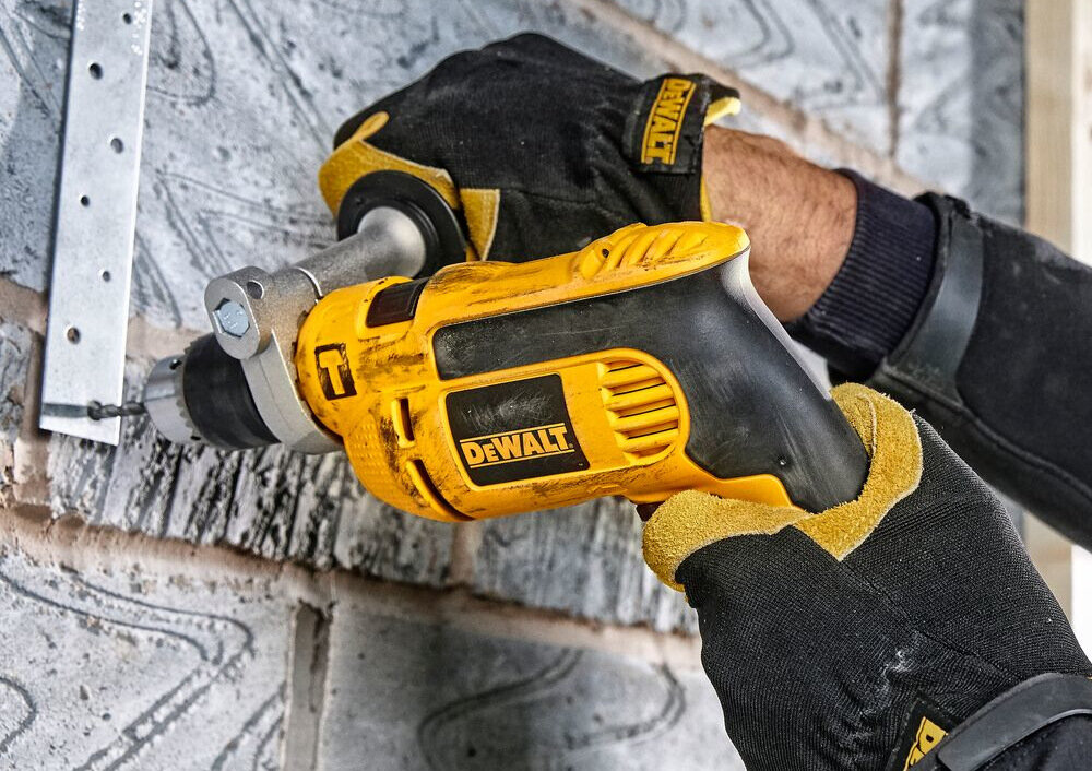 Wiertarka udarowa DEWALT DWD024S funkcja udaru częstotliwość udaru do 47600 ud/min praca w betonie w cegle do 16 mm