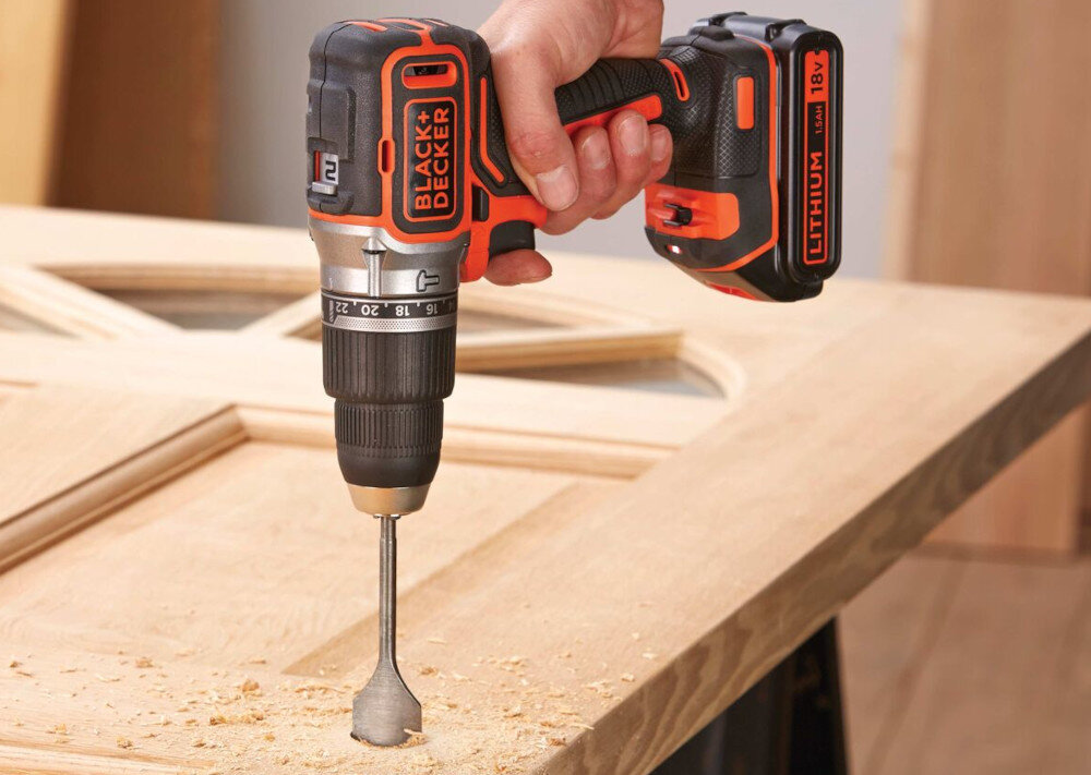 Wiertarko-wkrętarka udarowa BLACK&DECKER BDCDD186K solindy uchwyt kompaktowa konstrukcja do użytkowania w warunkach domowych w profesjonalnych warsztatach ergonomiczna rękojeść pokryta okładziną antypoślizgową ANTI-SLIP