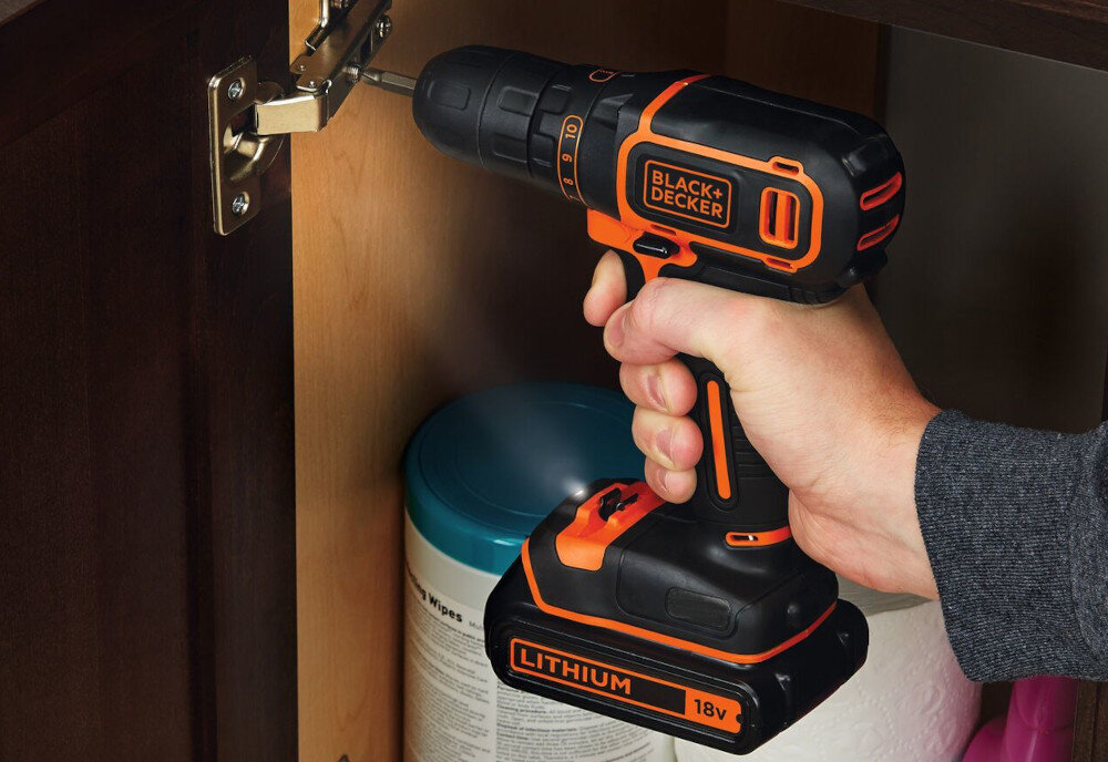 Wiertarko-wkrętarka BLACK&DECKER BDCDC18KBQW świetne parametry techniczne nowoczesne rozwiązania do pracy w drewnie  w metalu do szerokiego zakresu prac wkrętarskich dobre osiągi duża ergonomia