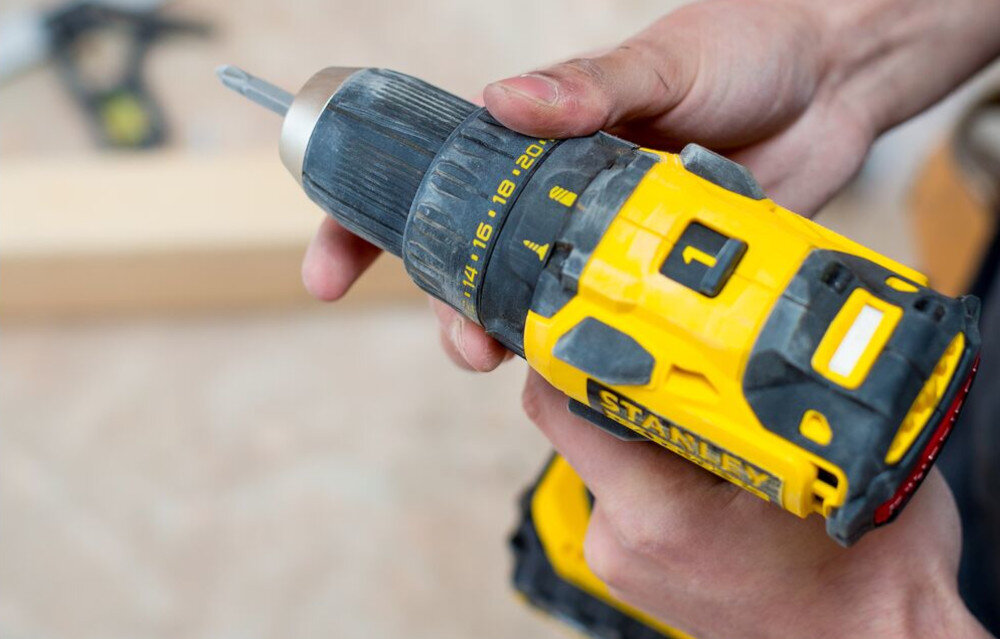 Wiertarko-wkrętarka STANLEY FatMax FMC607D2 2-biegowa przekładnia planetarna dłuższy czas pracy akumulatora na jednym cyklu ładowania dłuższa żywotność 24-pozycyjne ustawienie momentu obrotowego