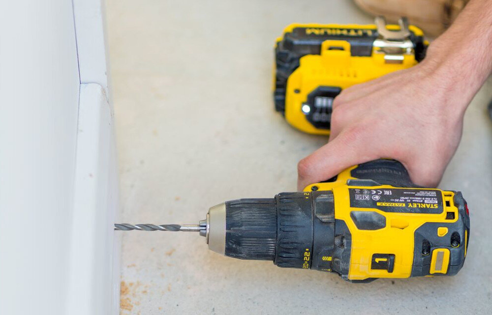 Wiertarko-wkrętarka STANLEY FatMax FMC607D2 uchwyt solidny z powłoką antypoślizgową ergonomiczny kompaktowa konstrukcja urządzenia do użytkowania w warunkach domowych w profesjonalnych warsztatach