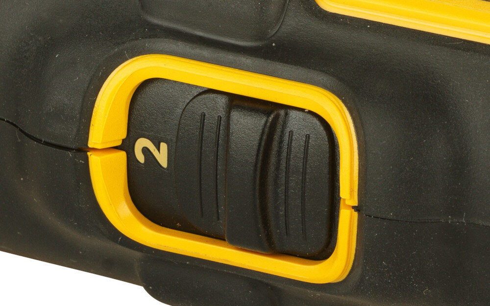 Wiertarko-wkrętarka DEWALT DCD740N 2-biegowa przekładnia pierwszy bieg w zakresie od 0 do 650 obr/min drugi od 0 do 2000 obr/min moment obrotowy w miękkiej powierzchni do 11 Nm w twardej powierzchni do 33 Nm