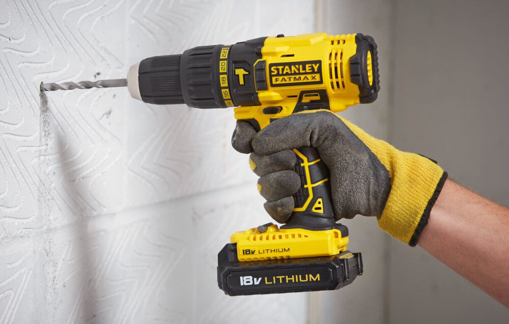 Wiertarko-wkrętarka STANLEY FatMax FMCK625D2A + zestaw bitów 2-biegowa przekładnia planetarna dłuższy czas pracy akumulatora na jednym cyklu ładowania dłuższa żywotność optymalne przeniesienie energii