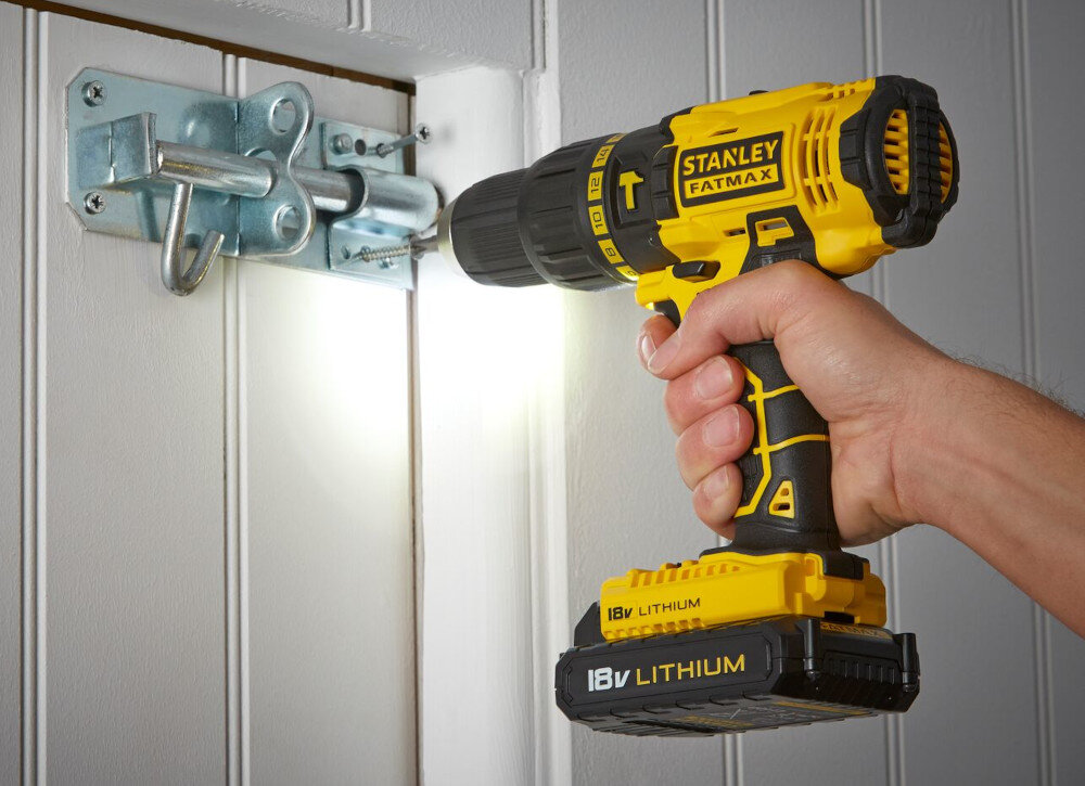 Wiertarko-wkrętarka STANLEY FatMax FMCK625D2A + zestaw bitów inteligentny włącznik spustowy lampka LED o wysokiej intensywności