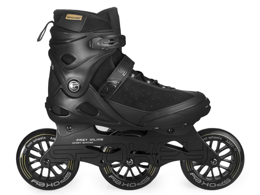 Czarne rolki z trzema dużymi kołami, na których widnieje napis \'SPOKEY\'. Na boku buta znajduje się napis \'FAST INLINE SPORT SKATES\'.