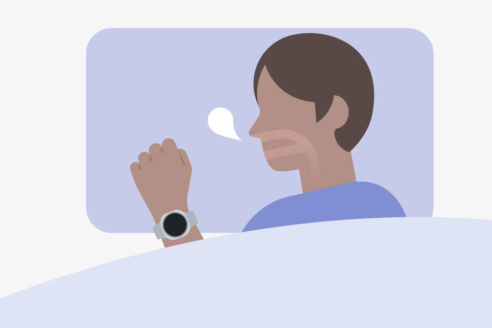 Wykrywa bezdech senny Ilustracja przedstawia osobę leżącą w łóżku, patrzącą na smartwatch na nadgarstku. Smartwatch ma okrągły ekran i biały pasek.