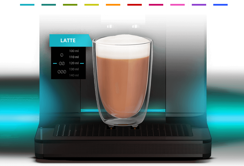 Ekspres do kawy z przezroczystą szklanką wypełnioną latte, z pianką na wierzchu. Na wyświetlaczu widoczny jest napis \'LATTE\' oraz opcje ilości kawy: 100 ml, 110 ml, 120 ml, 130 ml, 140 ml.