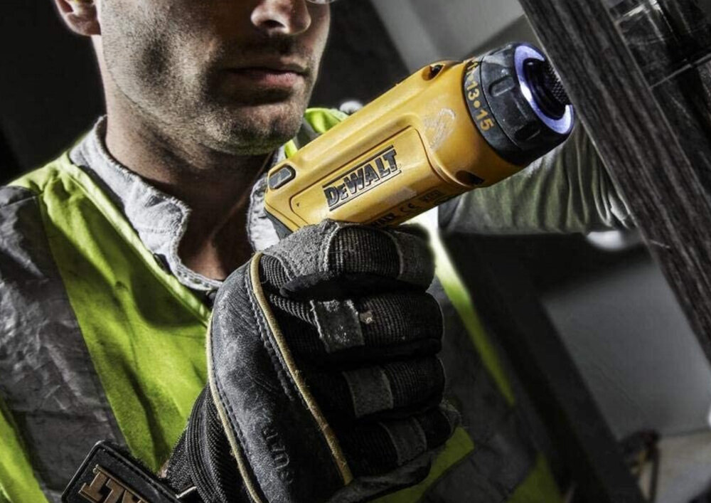 Wkrętak akumulatorowy DEWALT DCF680G2-QW uchwyt solidny powleczony antypoślizgowym materiałem kompaktowa ergonomiczna konstrukcja