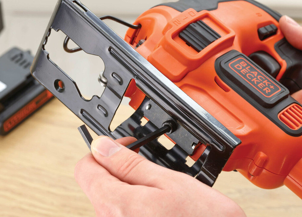 Wyrzynarka BLACK&DECKER BDCJS18N cięcie w drewnie do 55 mm w stali na 8 mm mocna stopa beznarzędziowa wymiana brzeszczotu