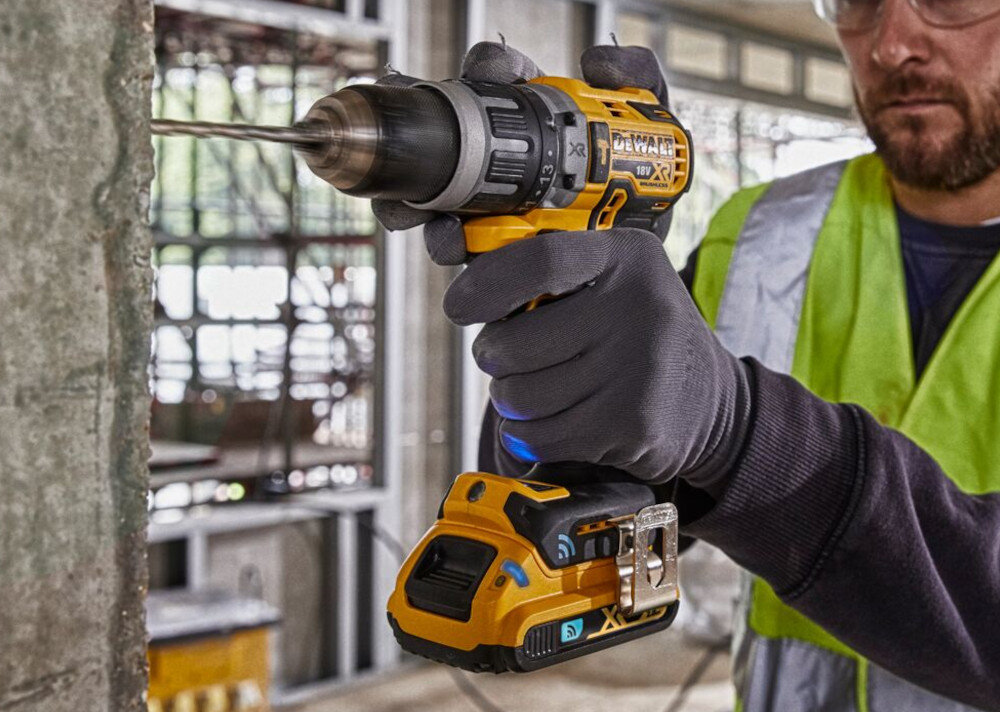 Wiertarko-wkrętarka DEWALT DCD997P2B-QW solidne niezawodne do pracy w drewnie stali metalu funkcja udaru funkcja udaru