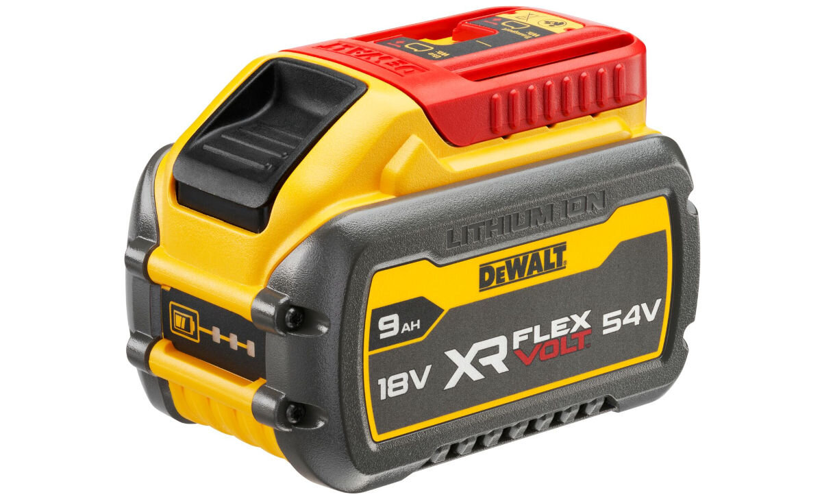 Akumulator DEWALT XR DCB547-XJ 9Ah 18/54V, ładowanie, praca, zasilanie, praca, na białym tle akumulator pionowo frontem prawo skos