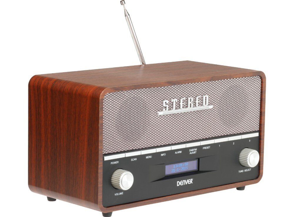 Brązowe radio z drewnianą obudową, posiada metalową siatkę z napisem \'STEREO\' oraz dwa pokrętła i wyświetlacz LCD na przednim panelu. Widoczne przyciski to: POWER, SCAN, MENU, INFO, ALARM, DAB/FM, ALARM SET, PRESET 1, 2, 3 oraz logo \'DENVER\'.