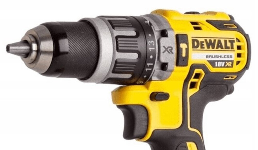 Zestaw Combo DEWALT DCK383P2T wiertarko-wkrętarka DCD796 płynna regulacja prędkości obrotowej samozaciskowy uchwy osprzęt o średnicy 1,5-13 mm maksymalna prędkość obrotowa wrzeciona na pierwszym biegu 600 obr/min na drugim 2000 obr/min moment obrotowy 23 Nm wkręcanie miękkie 60 Nm twarde