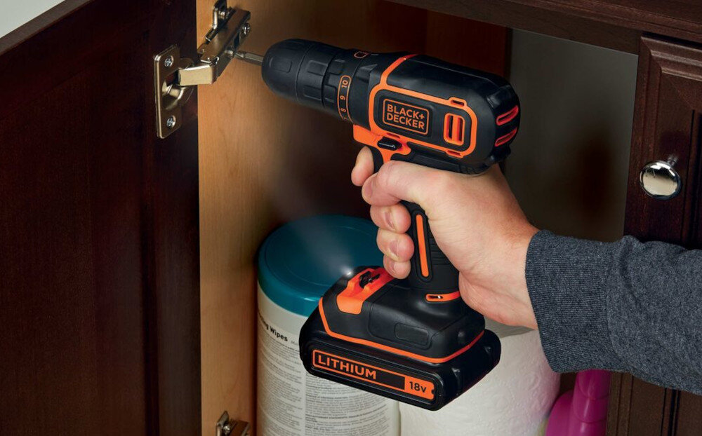 Wiertarko-wkrętarka BLACK&DECKER BDCDC18BAFC solidny uchwyt kompaktowa konstrukcja do użytkowania w profesjonalnych warsztatach w warunkach domowych ergonomiczna rękojeść pokryta okładziną Anti-Slip