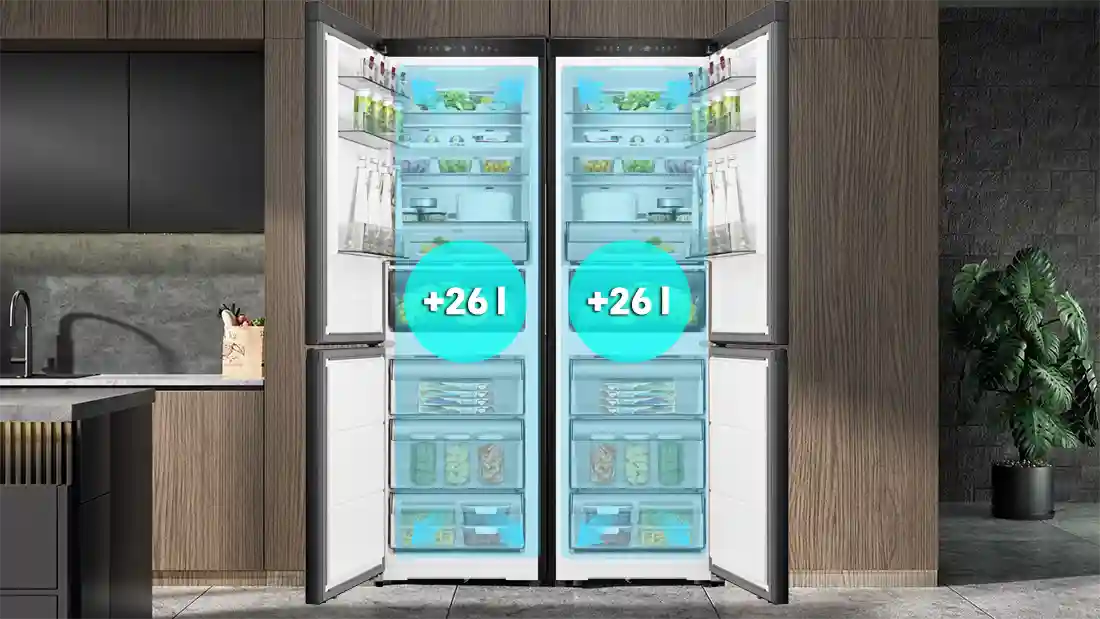 Otwarta lodówka z widocznymi półkami wypełnionymi produktami spożywczymi. Na drzwiach lodówki widnieje napis \'+26 l\'.